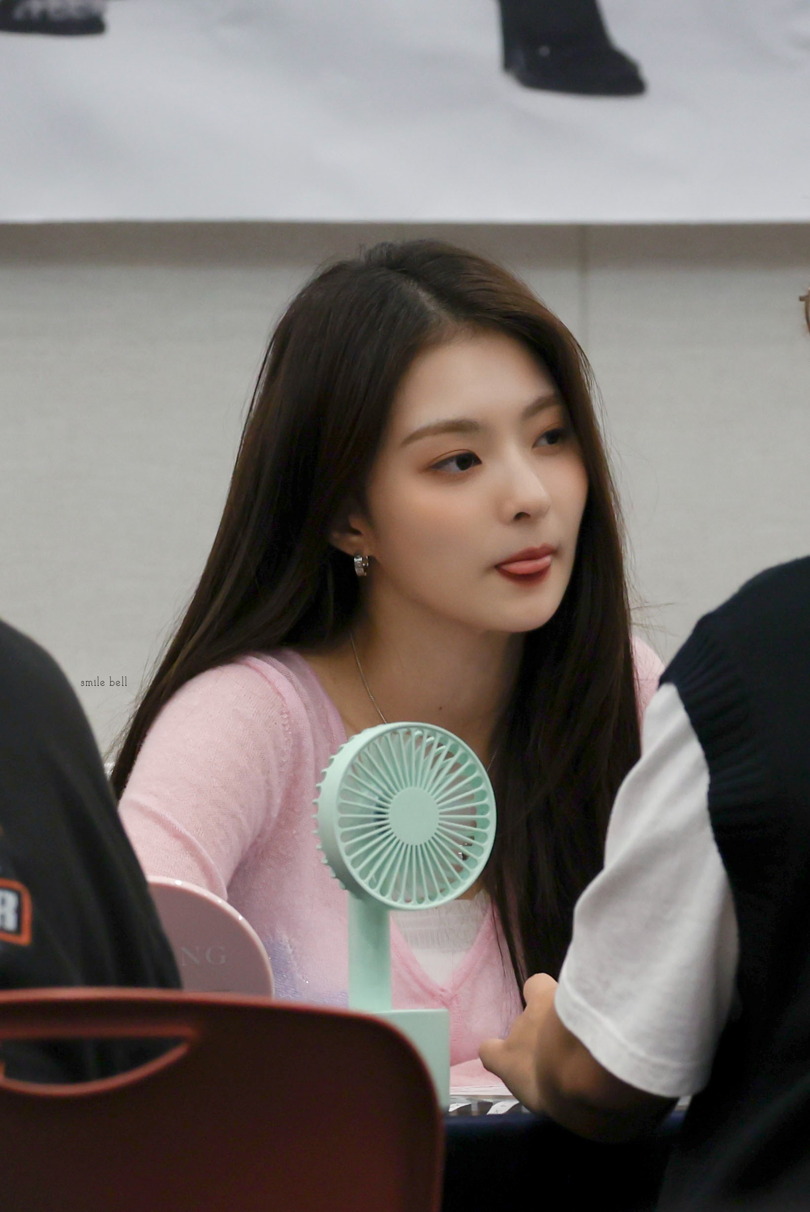#李娜炅[超话]#🐣#蜜桃笑颜李娜炅# [图片]230723 BDM签售 HD
