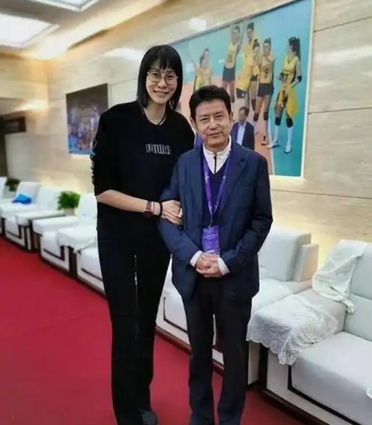 1992年陈忠和的第一任妻子因背包带勾住了火车，而被卷入火车下不幸而亡。3年后，