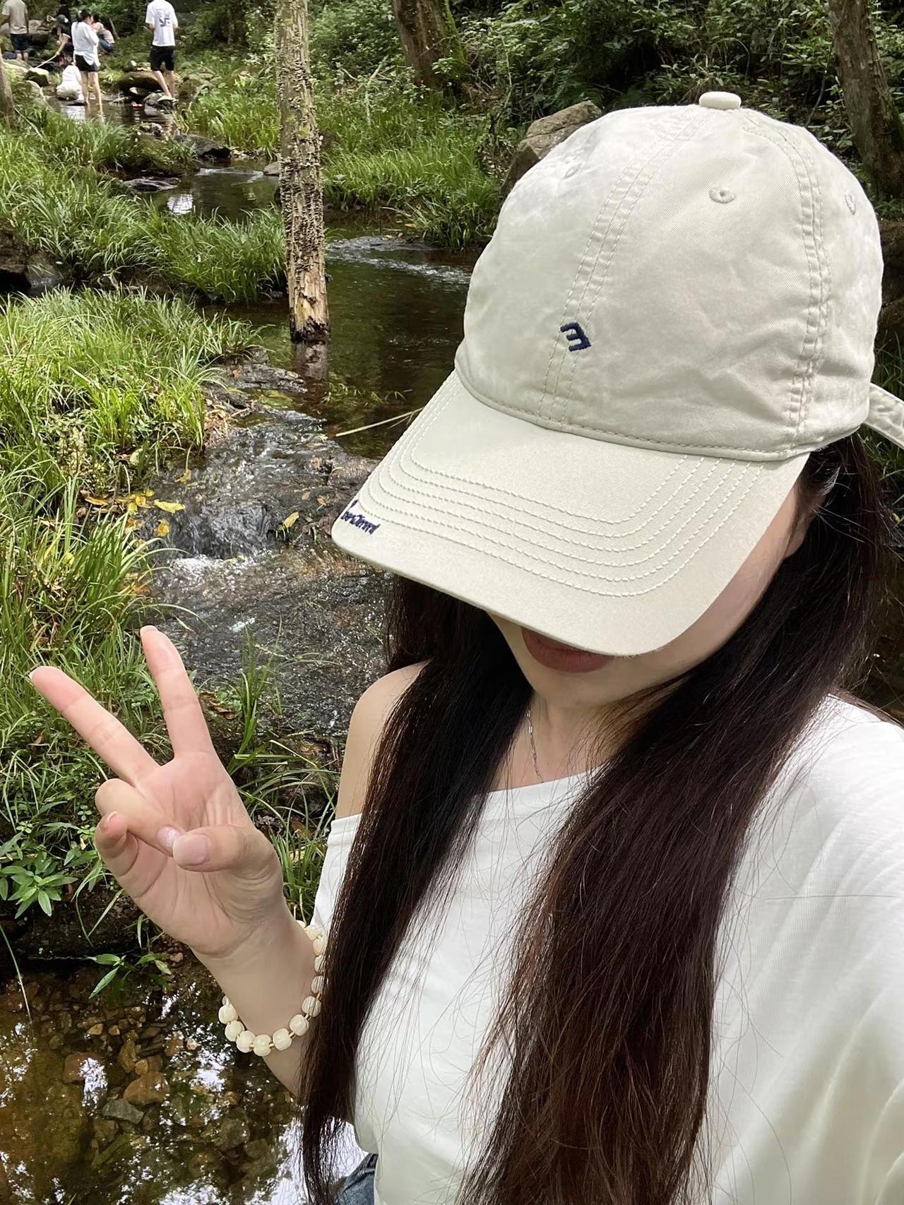 哭包小姐 展信佳 我依然相信人生而独行 不过旅途之中 或偶有同路人吧张凌赫拍照