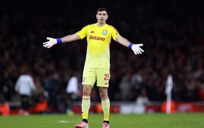 《邮报》消息，阿斯顿维拉考虑在今夏听取对门将马丁内斯的报价，并正密切关注曼城的特