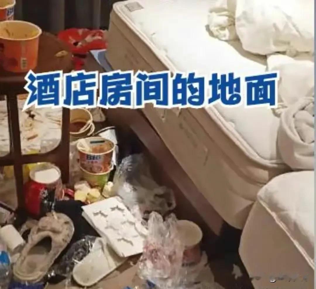 两个男孩和两个女孩，混居在一家酒店单房长达三个月。这四个人中最大的不到十五岁，最