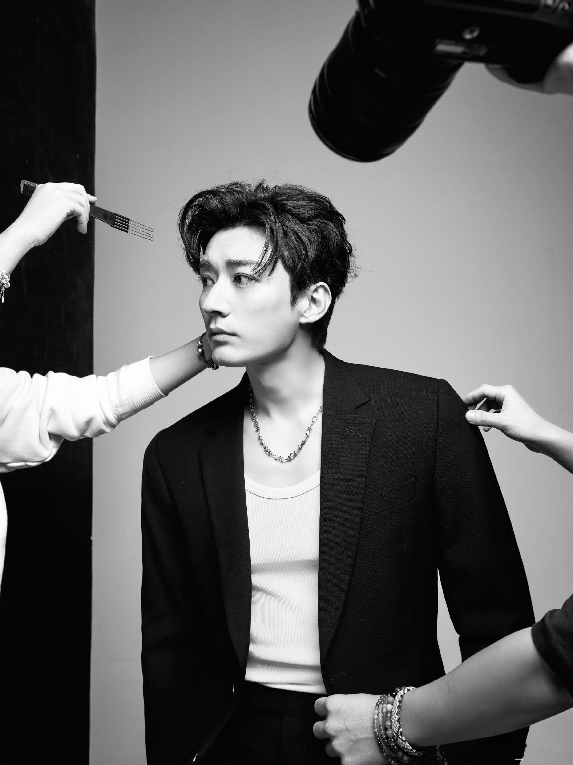 刘学义五一营业图来啦[举手]黑白大片你们喜欢嘛[送花花] ​​​