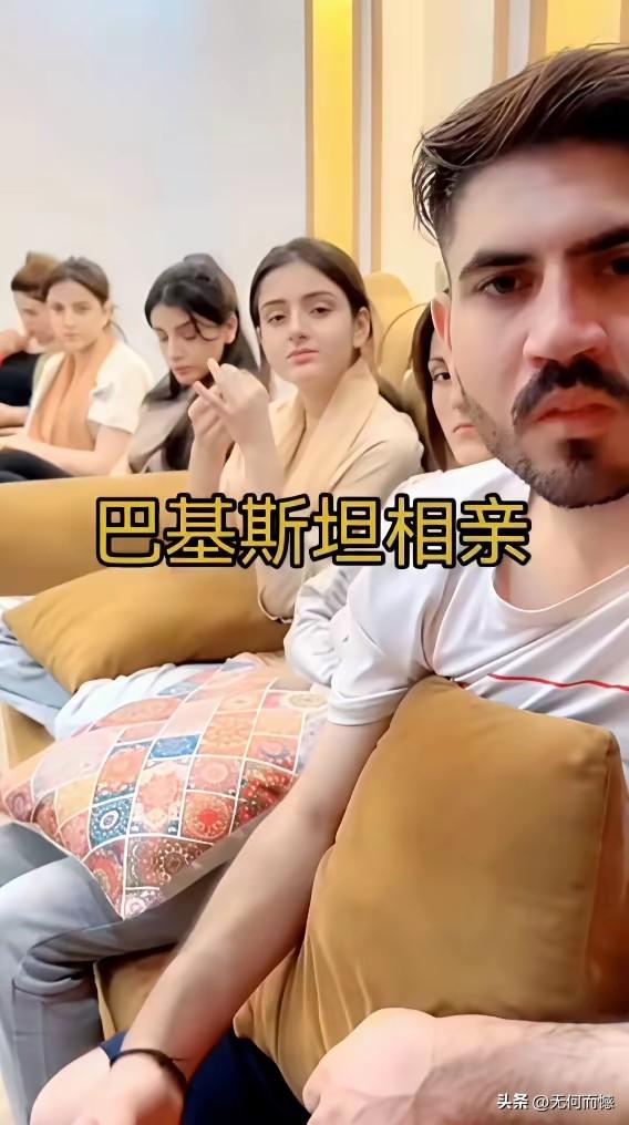 巴基斯坦的女孩长得也很漂亮，感觉她们和印度女孩长得还是不一样，似乎比印度女孩长得