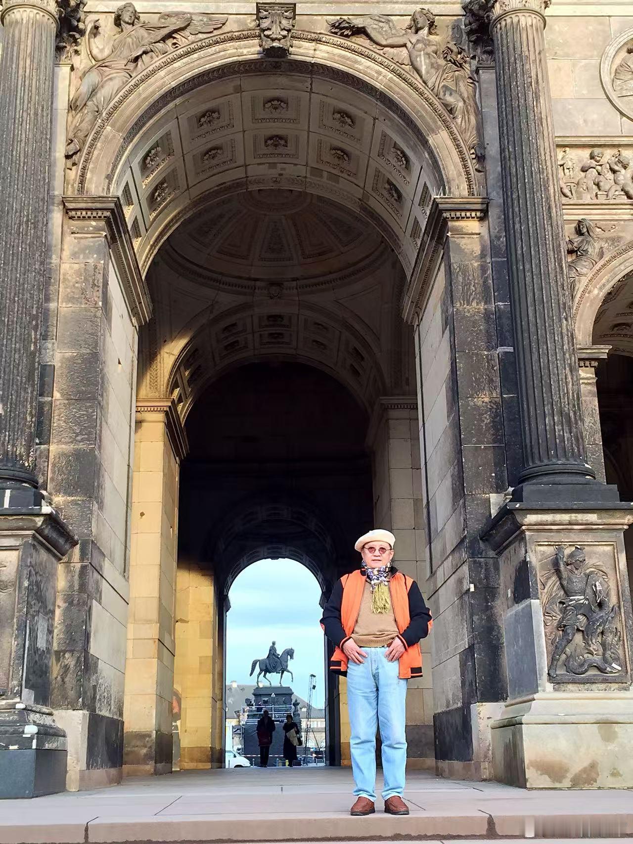 “当你不用向世界证明自己的时候，你就自由了。”我们曾困在“证明自己”的执念牢笼里