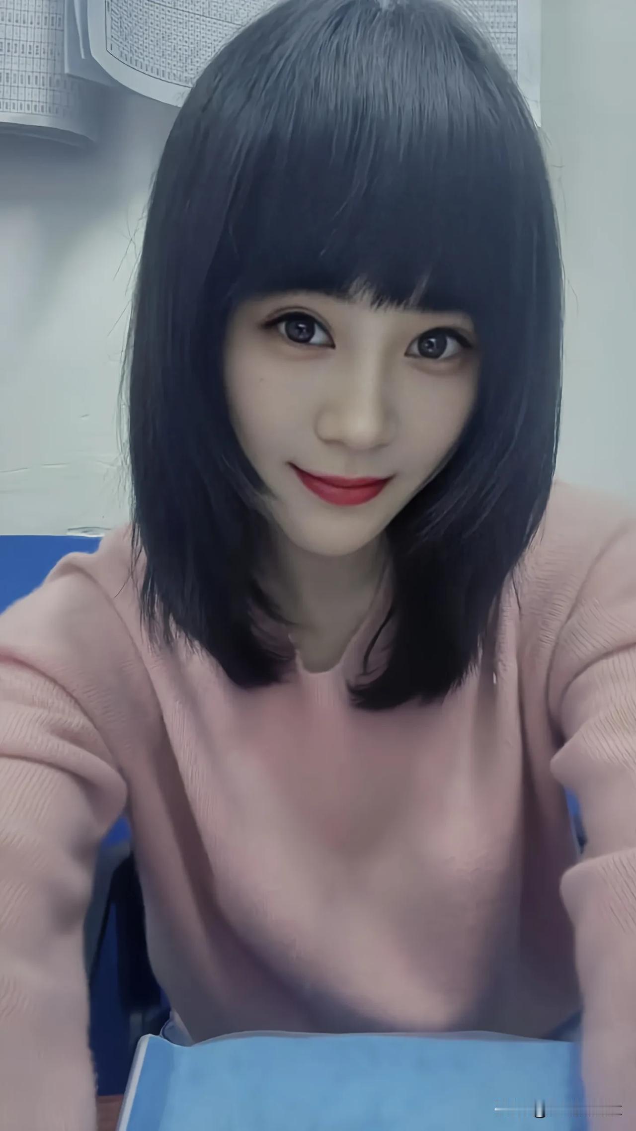 想要越来越耐看，你要真正做自己！
保持真实些，大大方方的，内心坚定笃实些，你的面