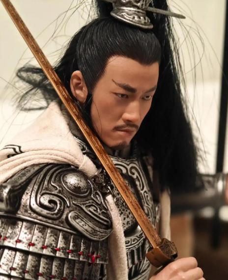 鸿门宴上，项羽为什么不杀刘邦？不是他心软，而是他根本不敢杀。

公元前206年，