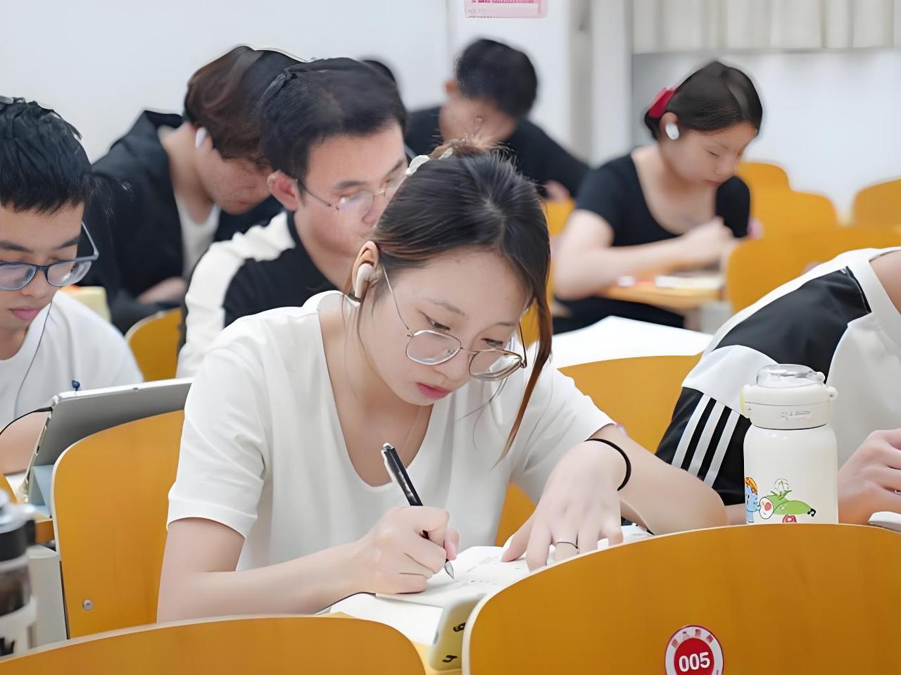 学习真的可以改变命运吗？普通人最真实的答案✅
经常有人说：现在学历贬值，努力学习