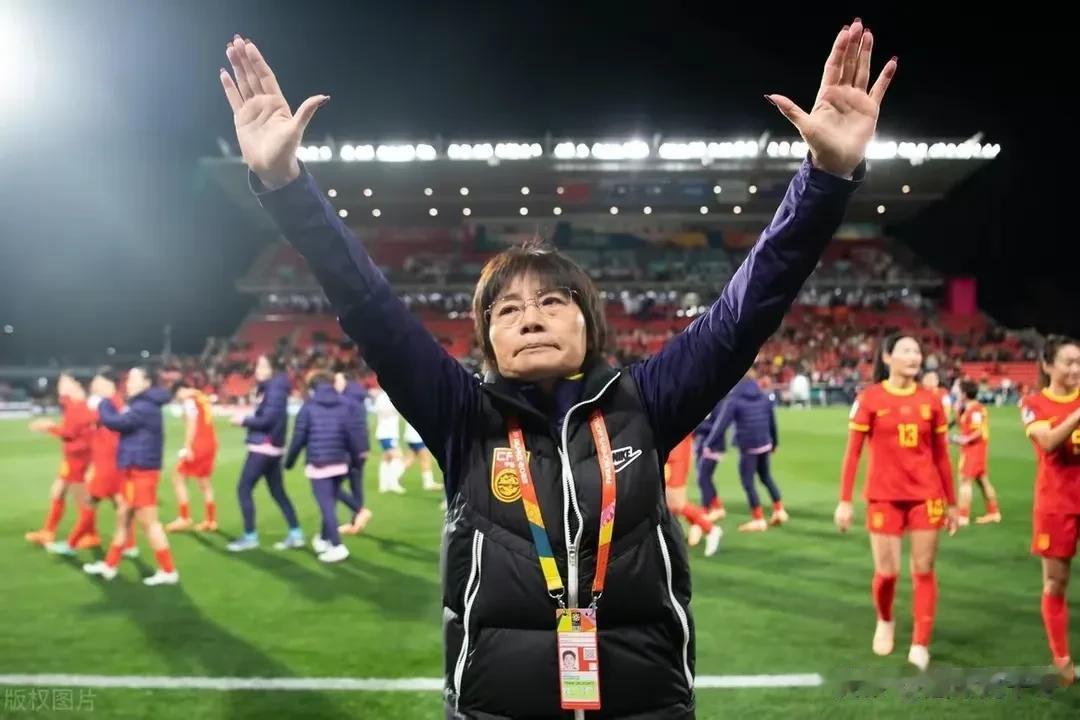 水庆霞卸任女足主帅，广大球迷们的灵魂七问：

1、水庆霞亚洲杯决赛用兵如神，用人