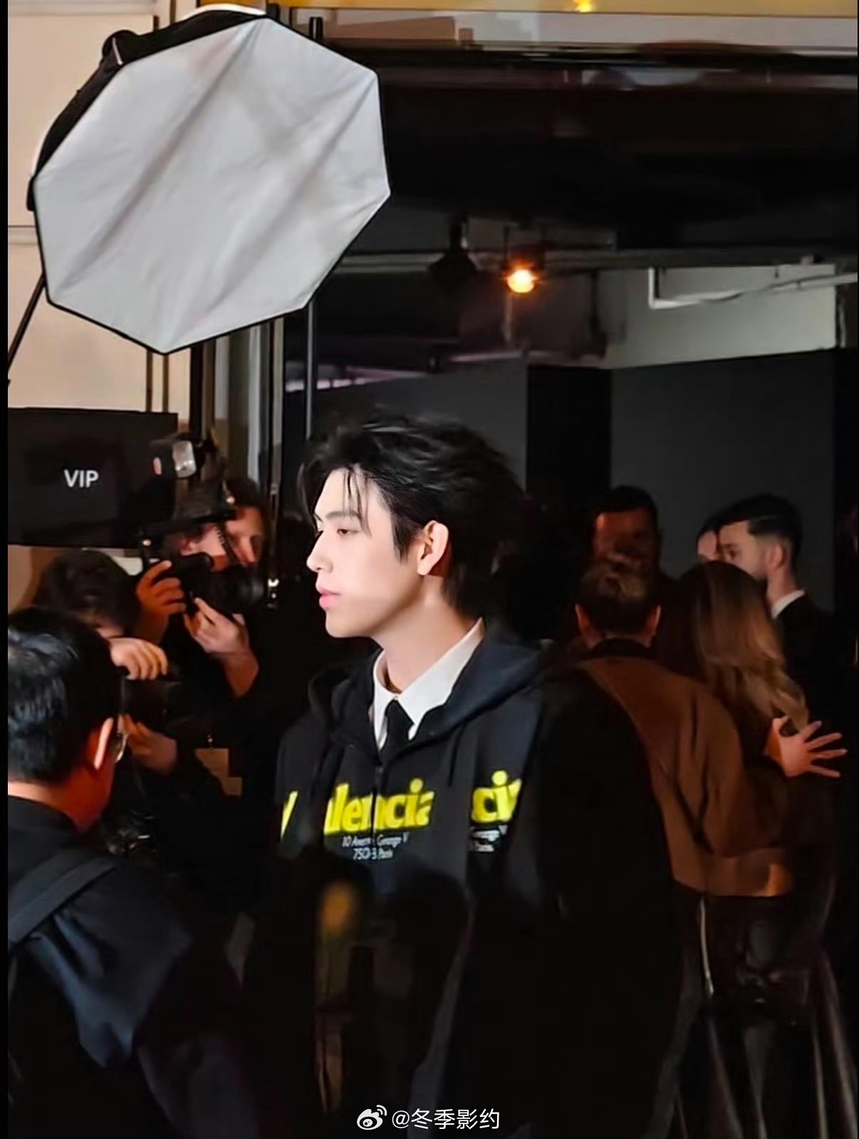 陈飞宇出个国帅成啥了 陈飞宇出个国帅出新高度，每一张图都经得起细看，镜头感太强了