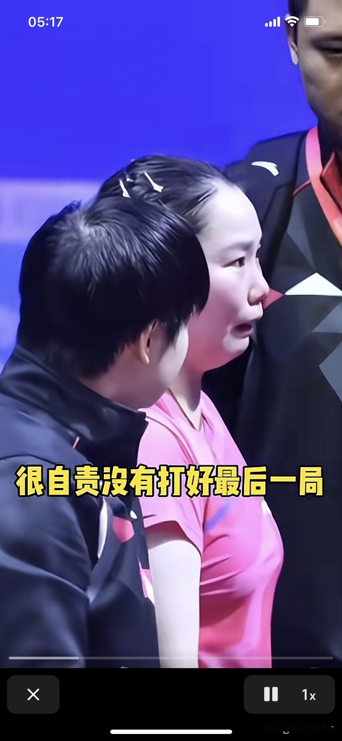 孙颖莎安慰何卓佳。[流泪][流泪][流泪]
何卓佳2:3不敌范思琦。赛后何卓佳哭