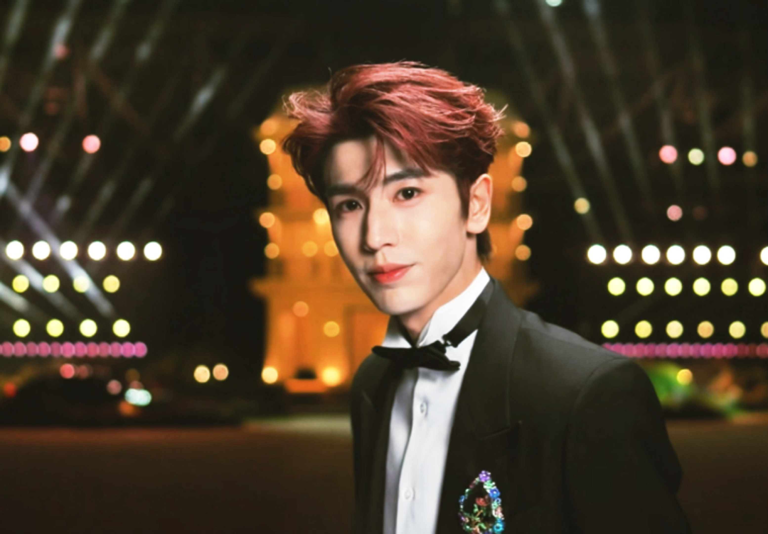 玫瑰花我笑纳了 张凌赫我也笑纳了🌹vogue盛典红毯 ​​​