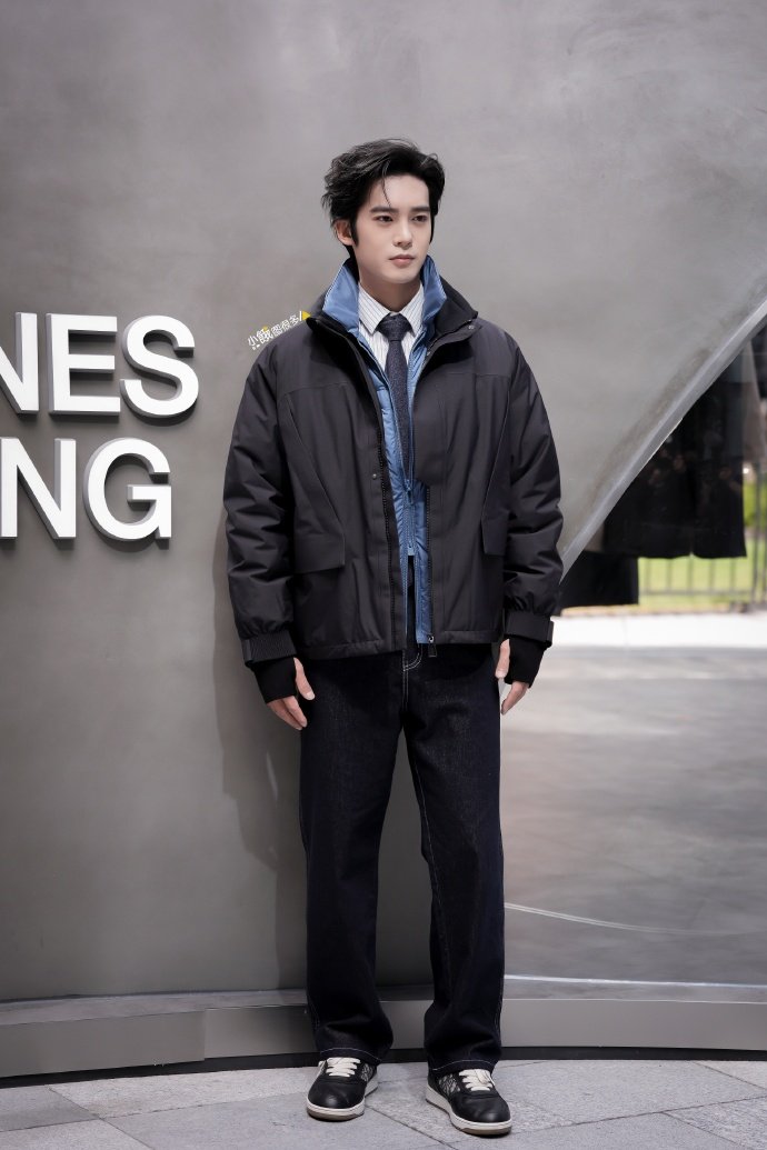 于适好权威的时尚脸 于适冬日上海行超惊喜！作为冬日暖男，他先后现身嘉里中心快闪店