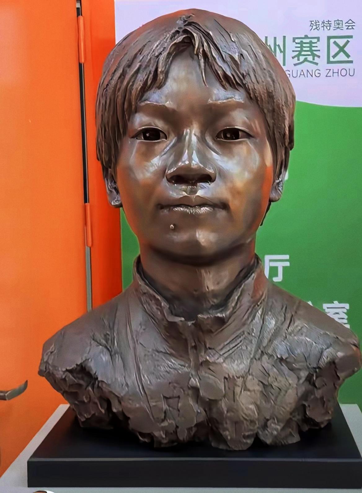 17岁的全红婵都有专属雕像了，可这雕像却让网友吵翻了天！
 
作为中国奥运最年轻