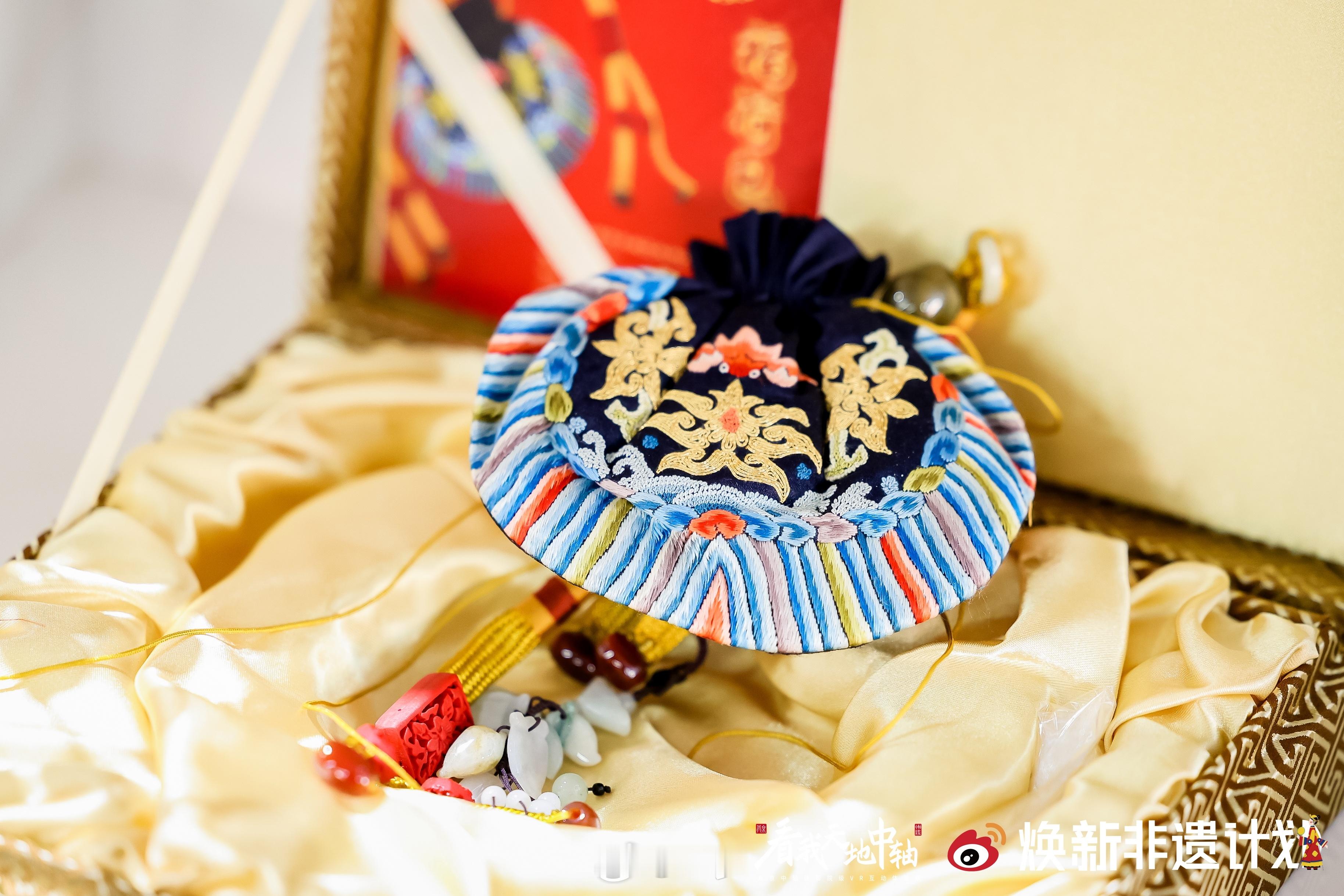 在北京，有一条中轴线如历史的琴弦，悠悠贯穿南北，见证了无数朝代更迭、文化繁荣。南