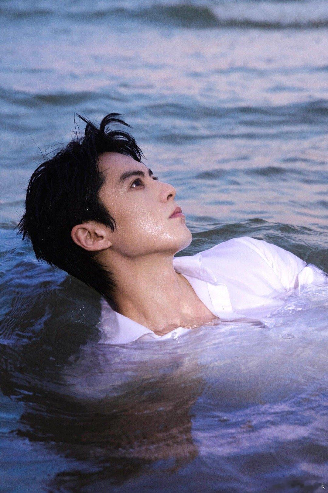 #王鹤棣[超话]#  我的天，这也太帅了吧，口水都不争气的流出来了了，也太性感了