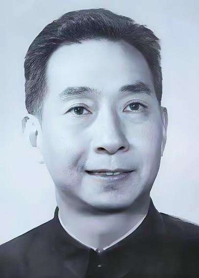 41年前南京博物院前任院长姚迁在办公室上吊自杀，桌上放着文物保护法，写着"坚守初