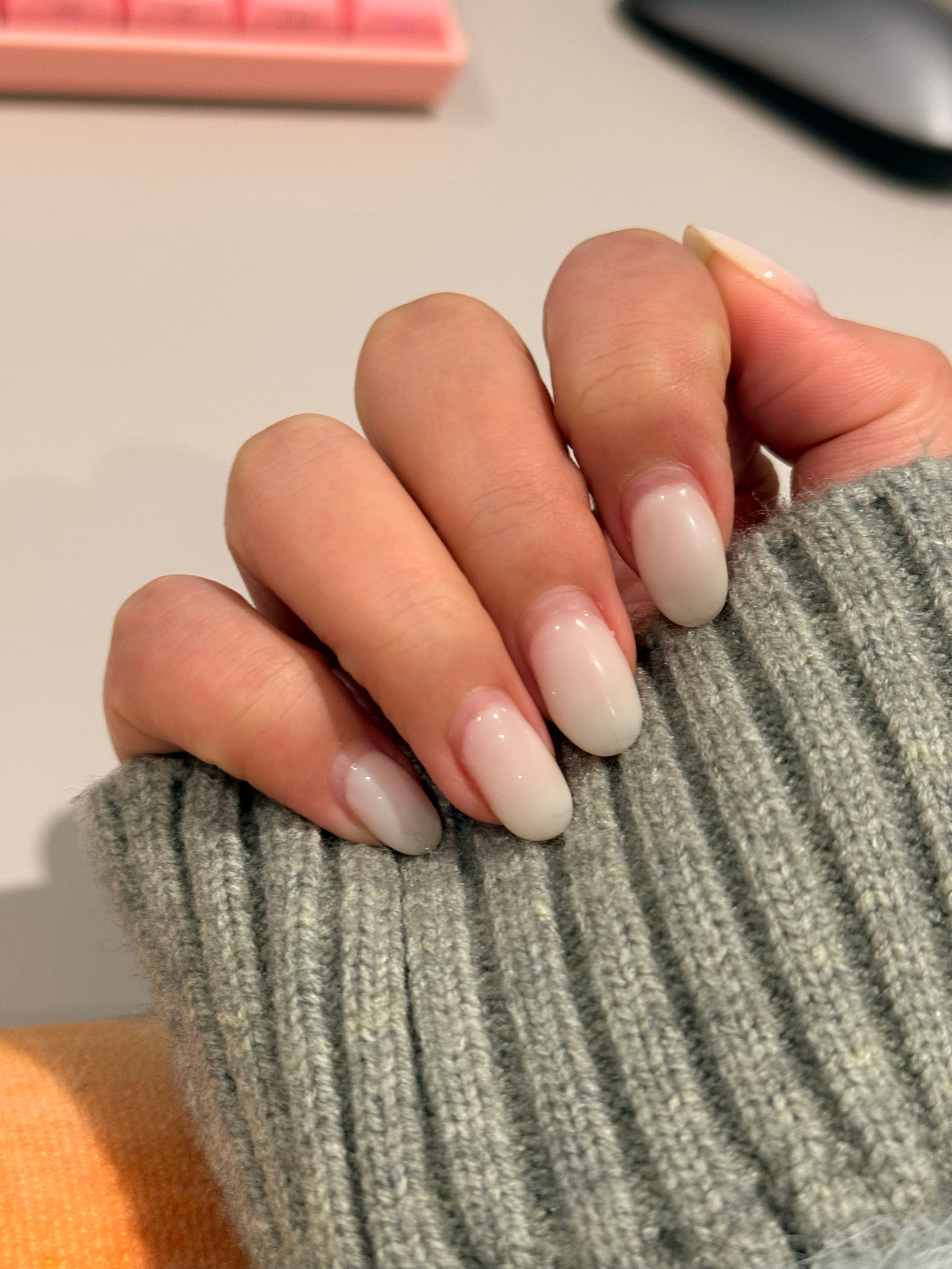 新年美甲 这就开始准备未免也太早了点，不过众所周知，女生过年三件套：美甲美睫烫头