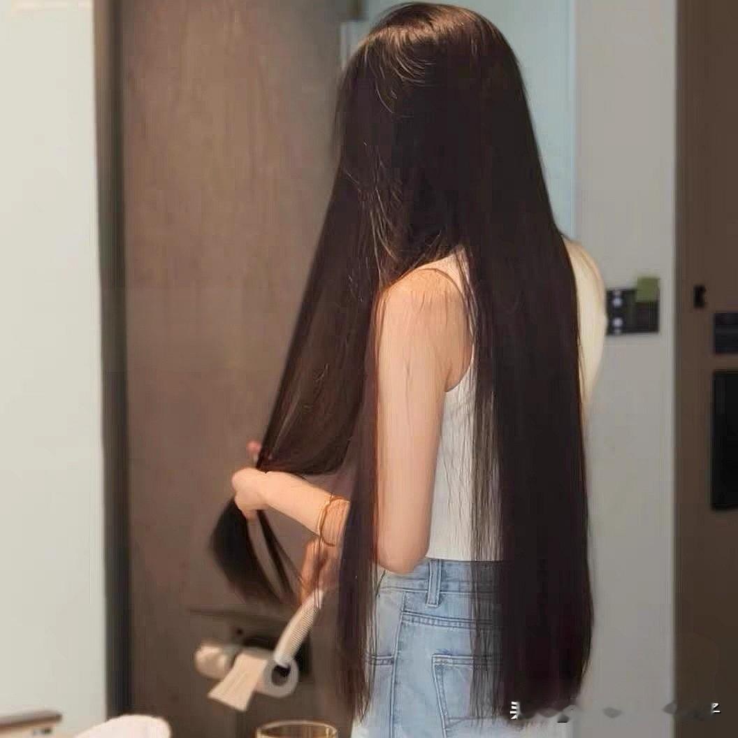 长发飘飘的小姐姐，温柔以待的