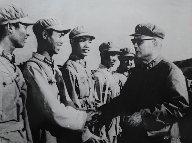 太震撼！13岁小兵临危受命，独扛27吨炮弹护送重任，全程惊心动魄
 
1971年