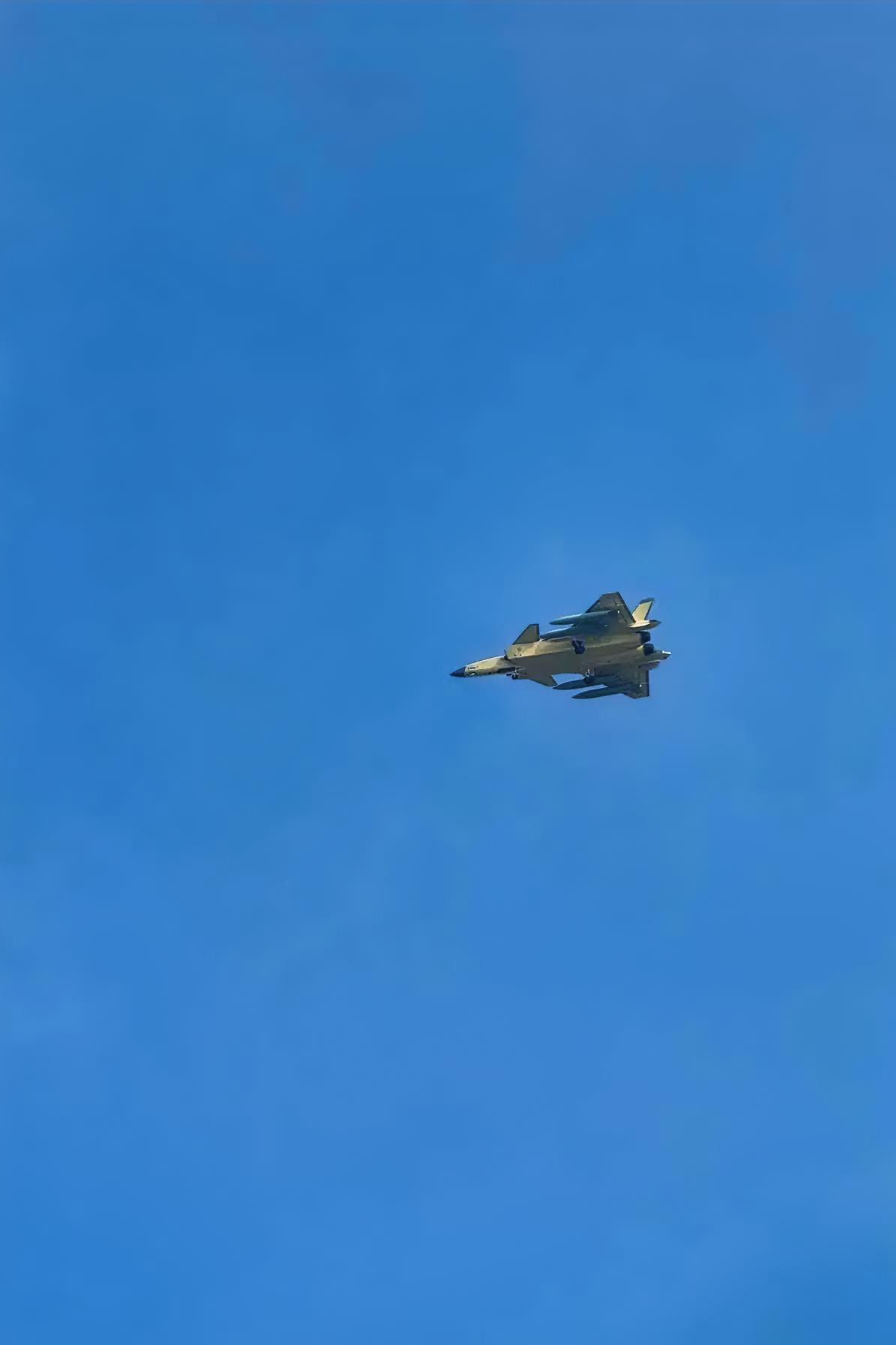 4个副油箱，这是要干嘛？突袭夏威夷？