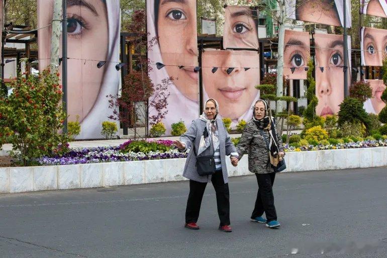 (UTC01：50)伊朗表示，已修复了战争中受损的1300多所学校中的一半以上 