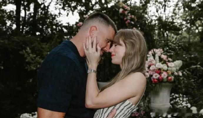 据外媒，霉霉将于明年6月13日与未婚夫Travis结婚，婚礼地点选在罗德岛州沃奇