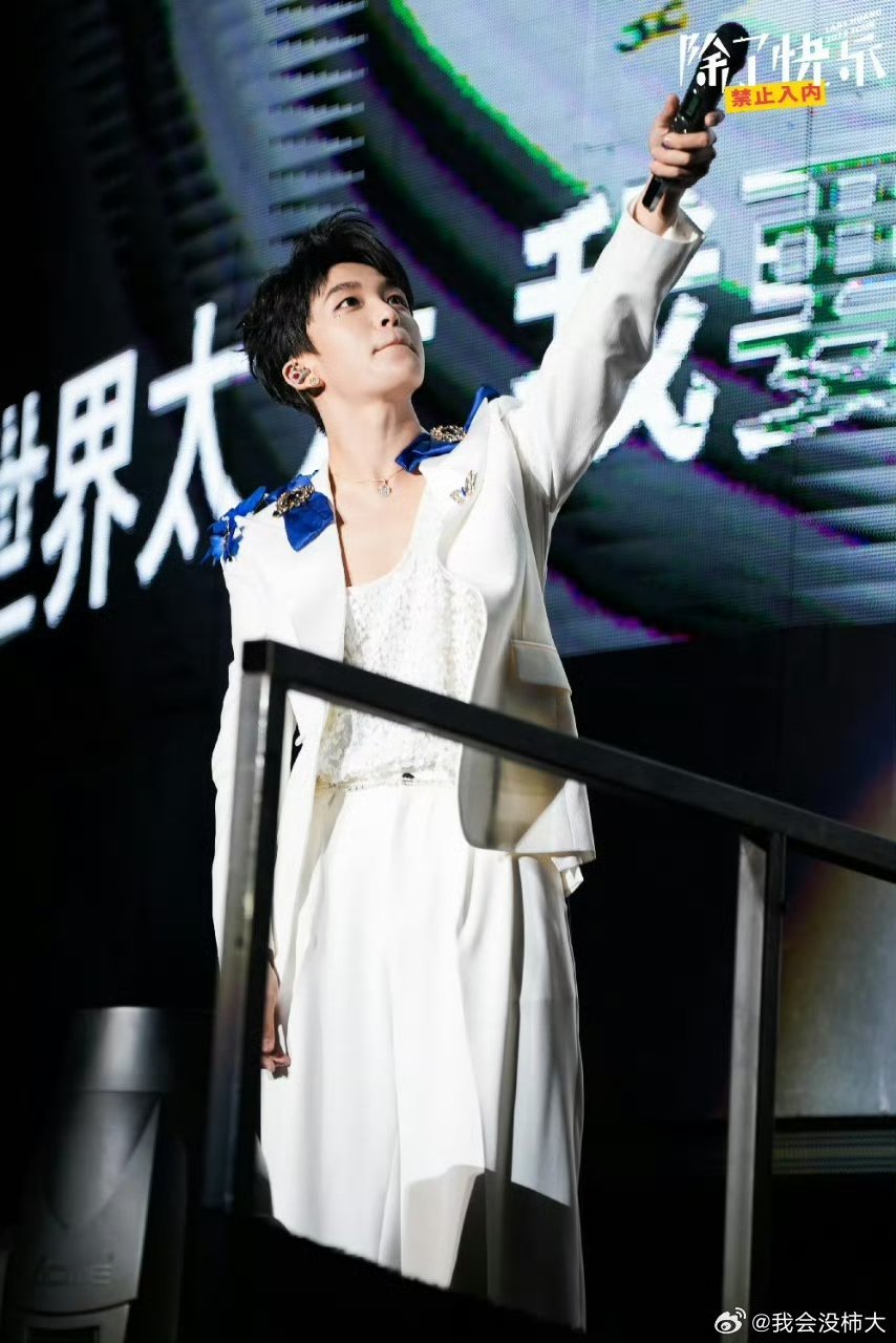 黄子弘凡演唱会体育场终章版苍穹为幕，星辉作伴。概念视频勾勒极致视听疆域，震撼鼓点