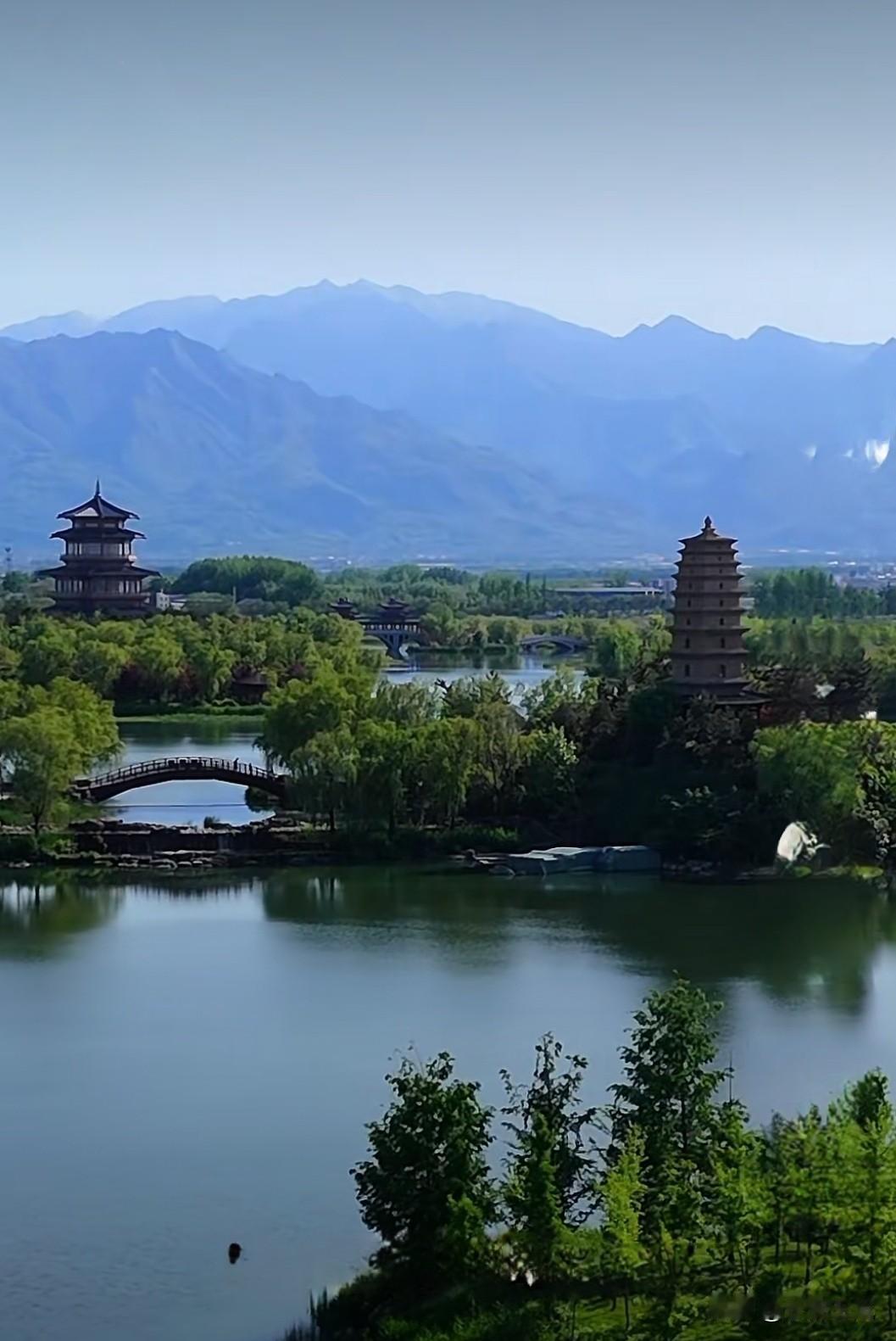 今天在户县参加一个活动，顺路参观渼陂湖。上一次来此还是五六年前，当时听说一期开了