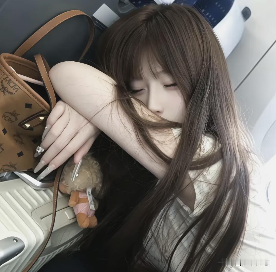 吓死人了，被吓了两回
凌晨两点左右的事
一晚上两次了，还是隔几分钟的事
老公一点