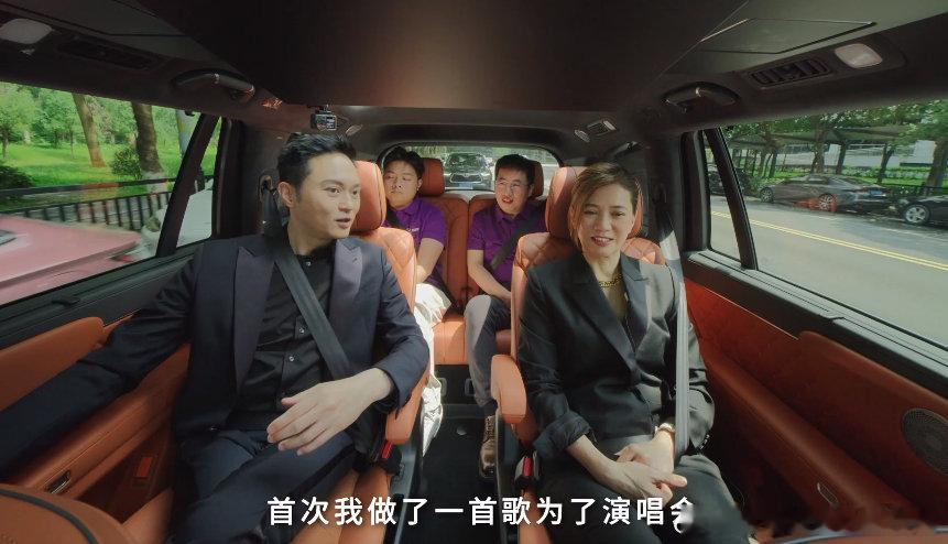 豪车圈层资深玩家张智霖、袁咏仪夫妇正式购入魏牌V9X，二人从性能驾驶、颜值设计到