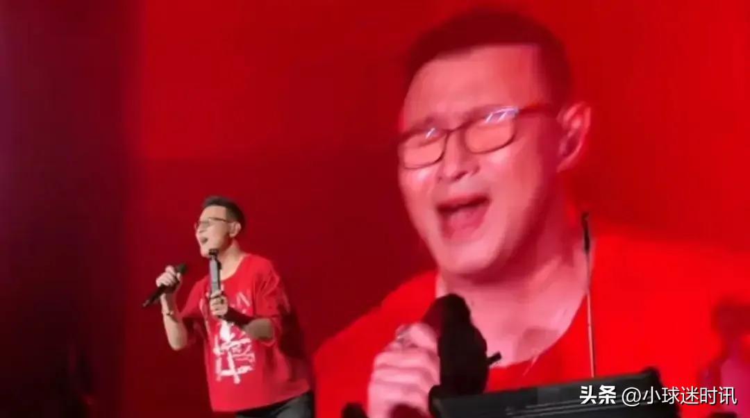 座无虚席！

2024年9月，太原体育中心座无虚席。汪峰的歌声响彻云霄，台下歌迷