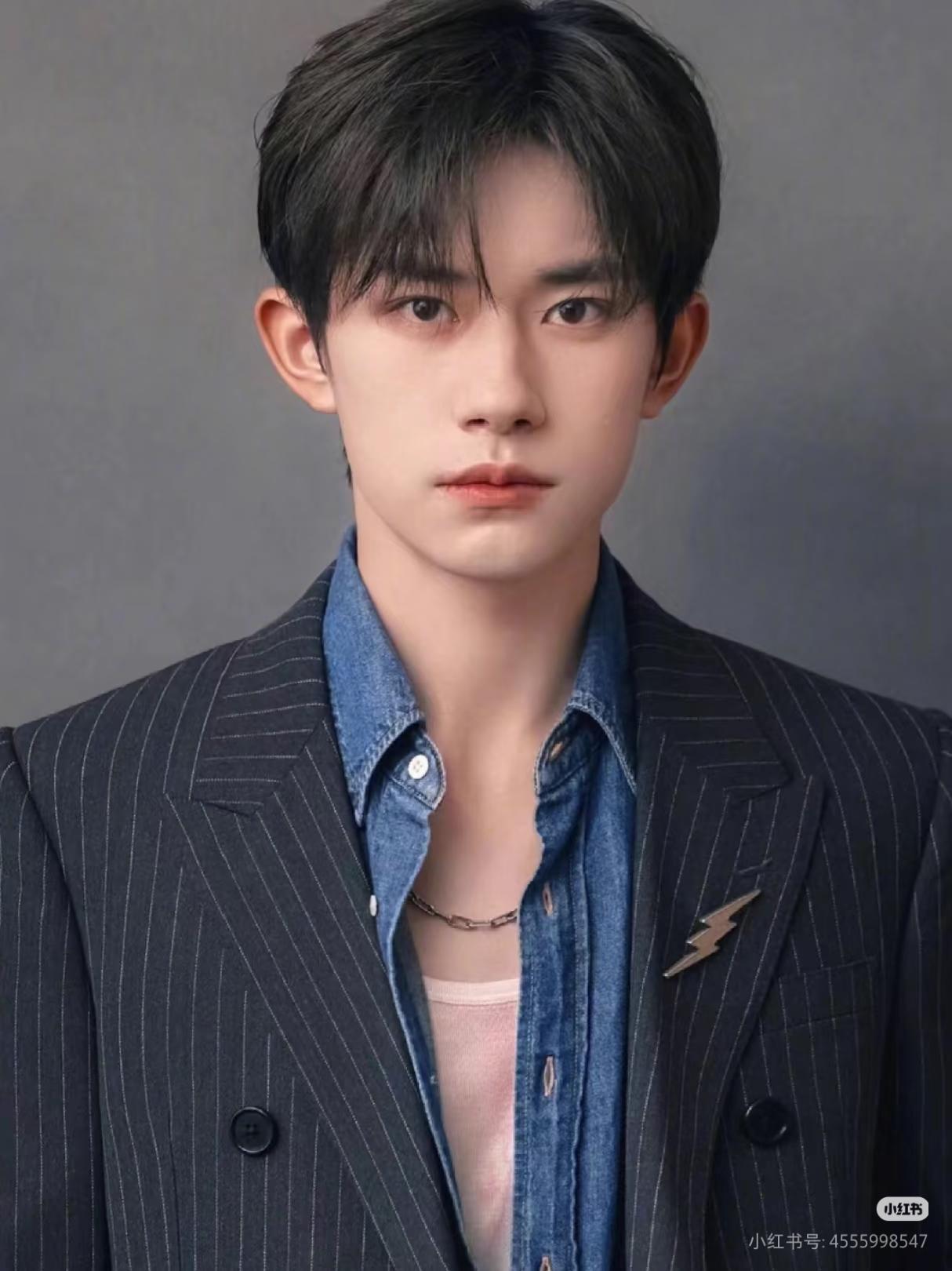 近期易烊千玺拿下金鸡奖影帝引发热议，王晶此前对他的相关评价也再次受到关注，他不仅