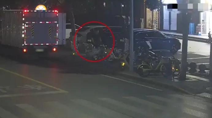 笨贼一箩筐又有素材了...但看完这个，说实话，感觉他们并不笨，能把偷车干成产业链