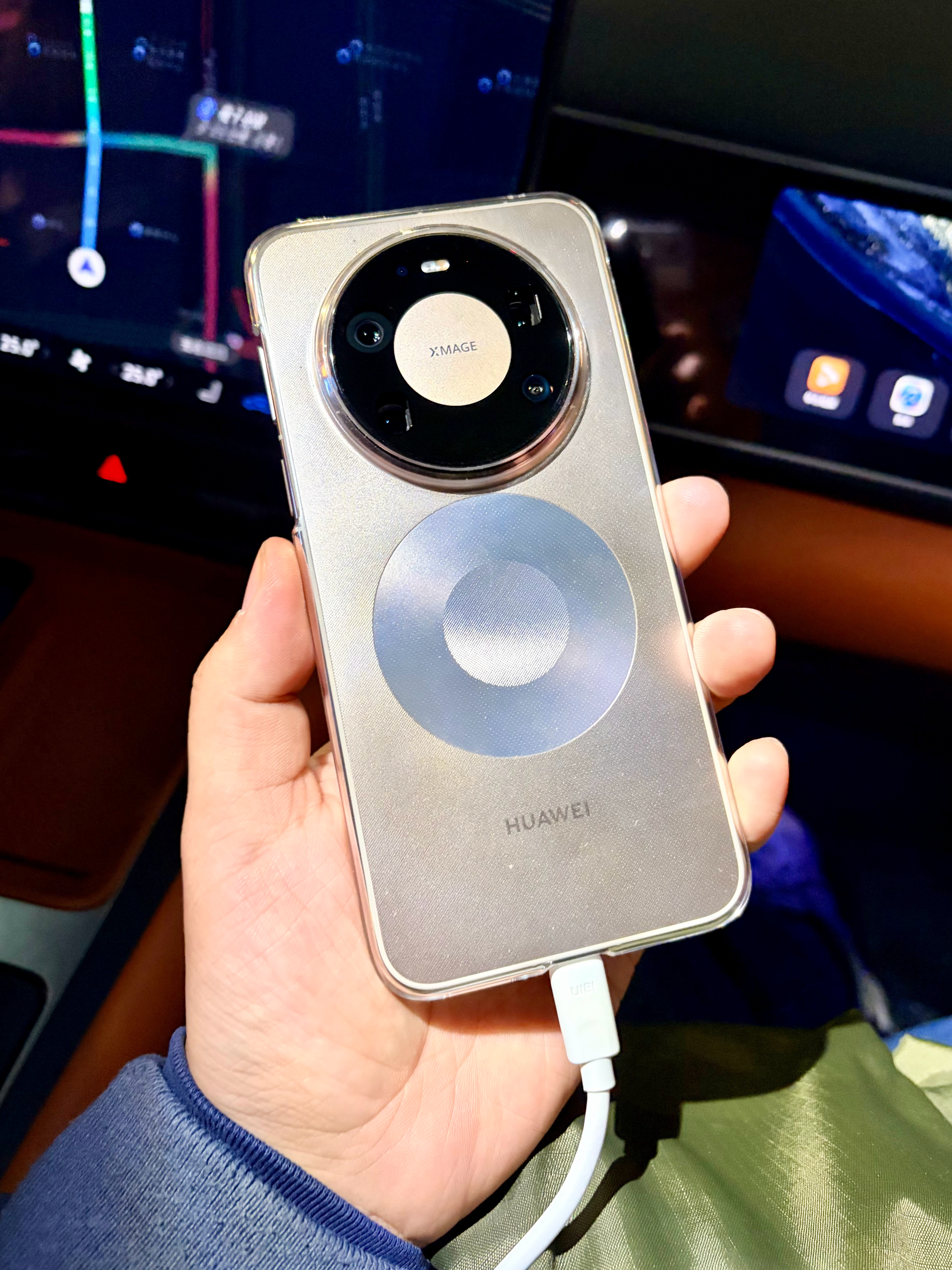 华为重夺中国手机市场份额第一 根据机构数据，2025年第48周，华为手机市场份额