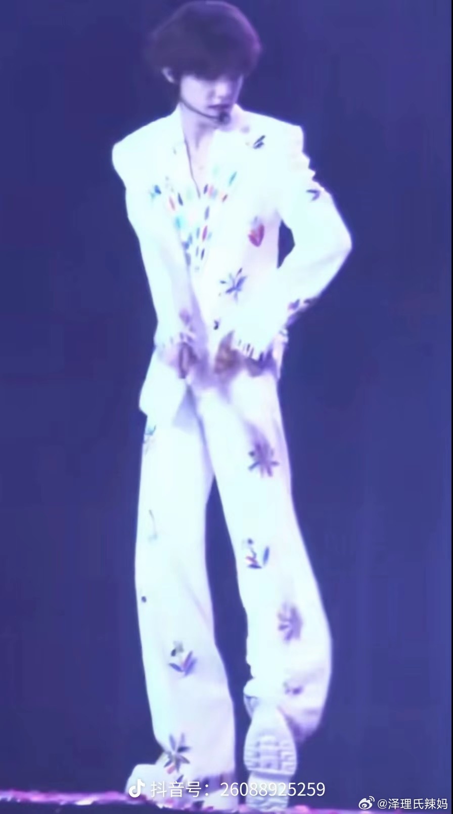 姐妹们，她真的好瘦 
