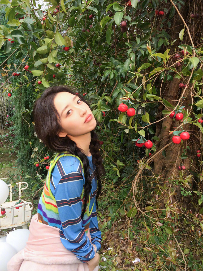 告白剧组为邓恩熙庆生从生日单曲到剧组惊喜，邓恩熙的21岁被双重宠爱填满。告白剧组