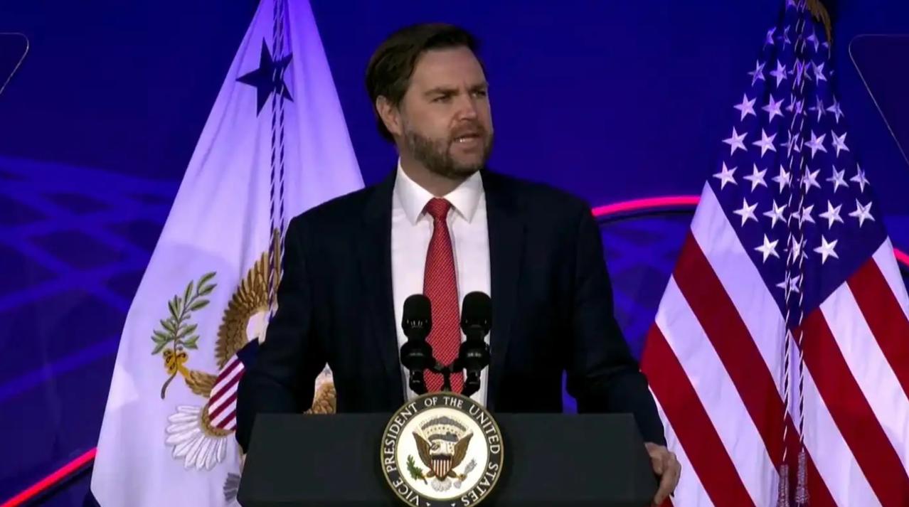 在华盛顿的权力剧本中，副总统的角色常常被定义为 “备位元首” 与 “礼仪象征”，