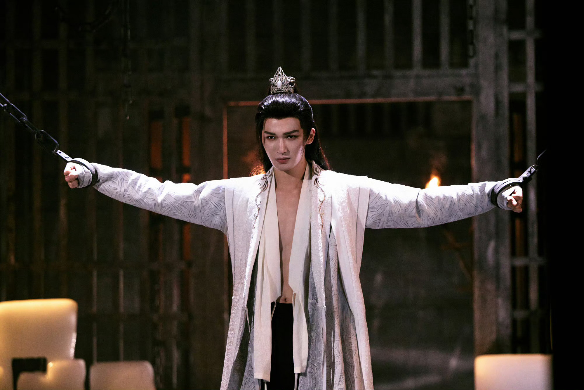 朱正廷能文能武能怼朱正廷这张嘴关键时刻从不含糊兼具温柔与凌厉双重特质，朱正廷文武