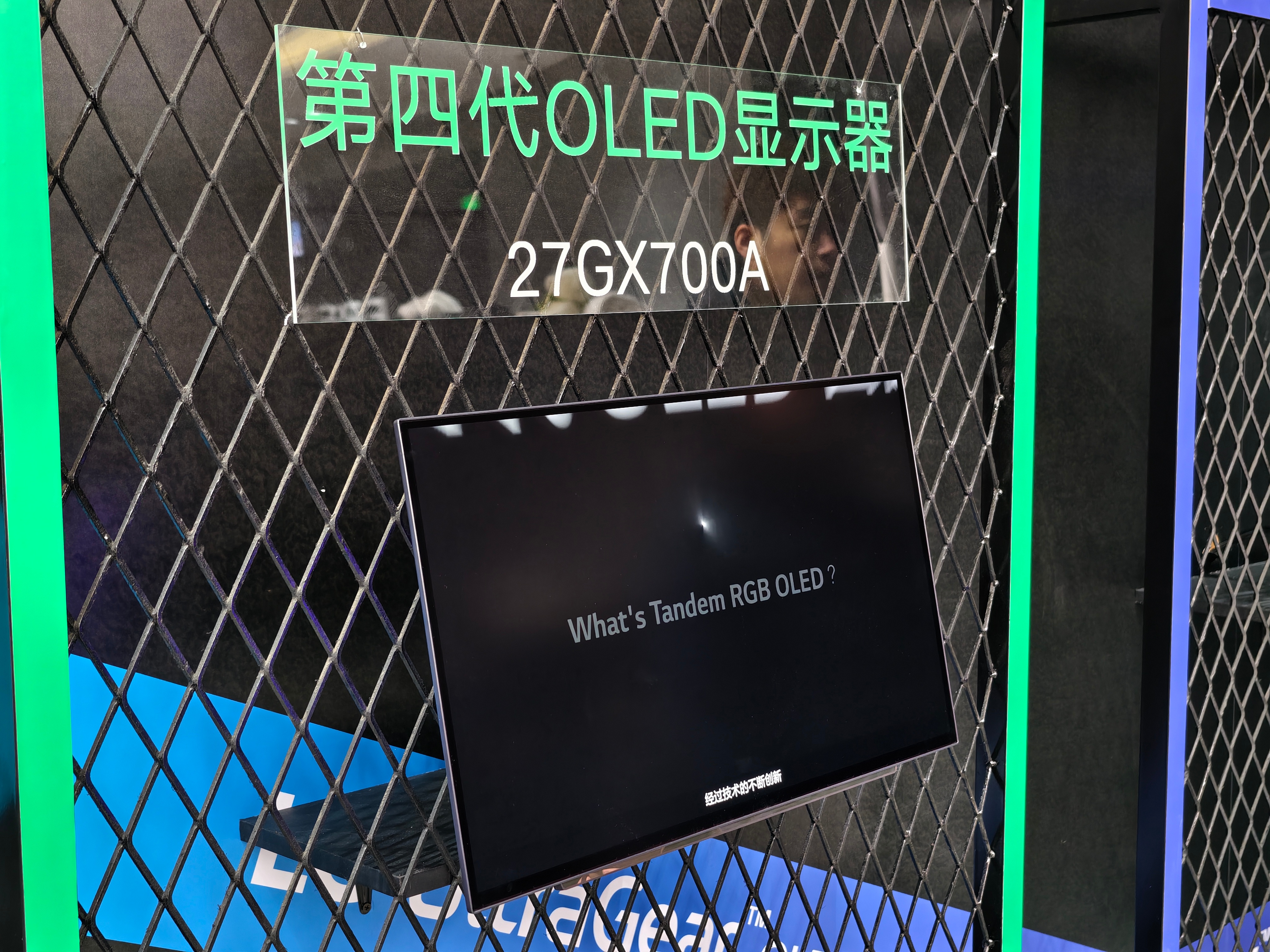 LG第四代OLED技术，它采用了Primary RGB Tandem结构，显示屏