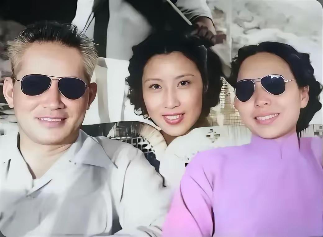 这是张灵甫的遗孀王玉龄和表姨父孙立人，以及表姨张晶英的真实样貌，都看看吧，王玉龄