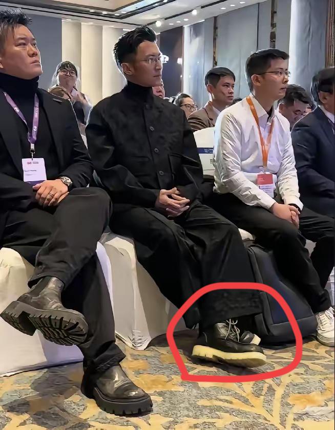 谢霆锋穿的鞋子是什么牌子的？