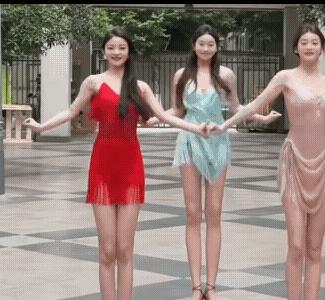 拉丁舞注重技巧和表现力，母女三个，请问妈妈是谁？