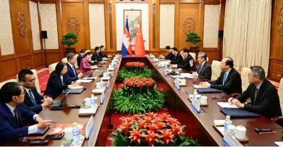 9月16日，中国外交部长王毅在北京会见柬埔寨副首相孙占托，双方就加快落实各领域合
