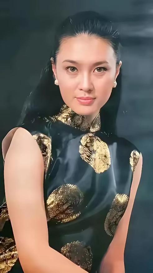 你们认识她吗？
她是国家一级演员，要颜值有颜值，要演技有演技
她继能驾驭古装剧，