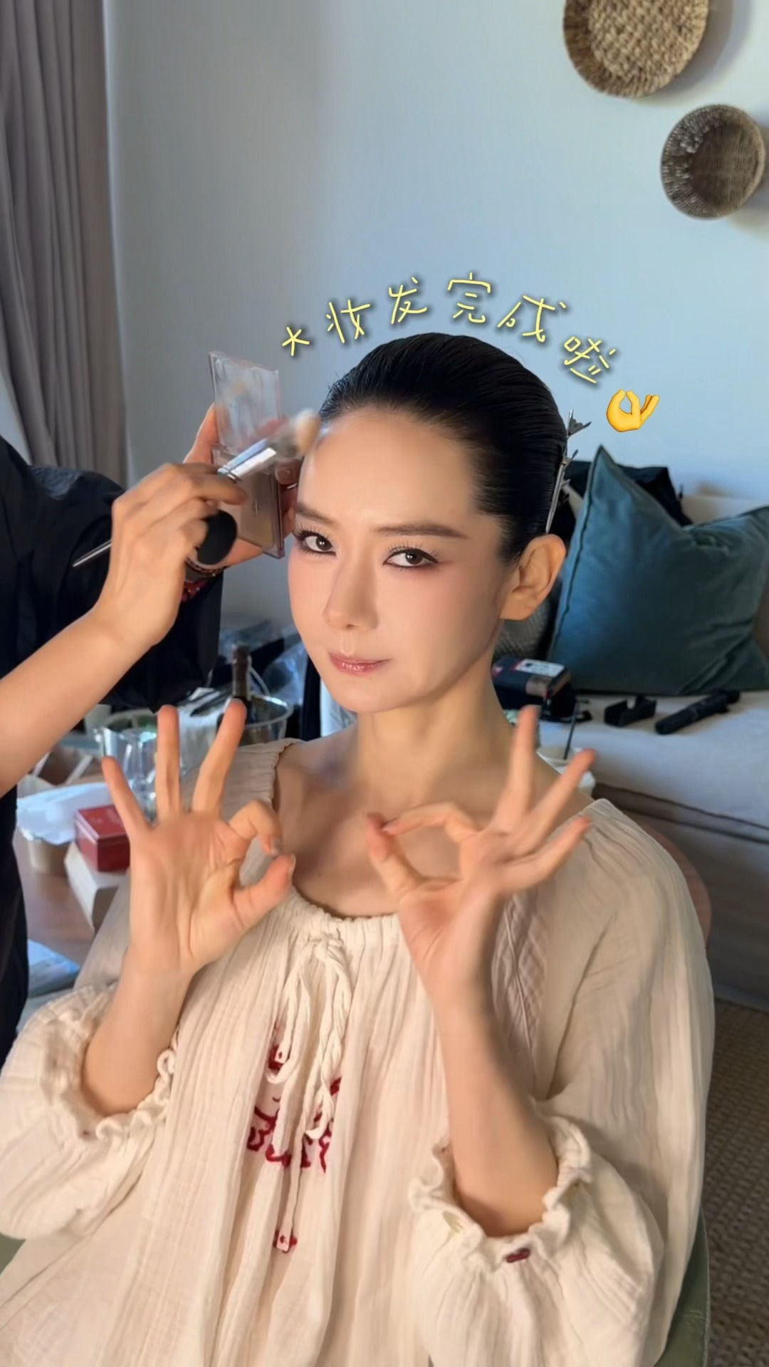 戚薇回应小白是否可以做AI戚薇每天都用AI生成有意思的东西 看戚薇的vlog才发