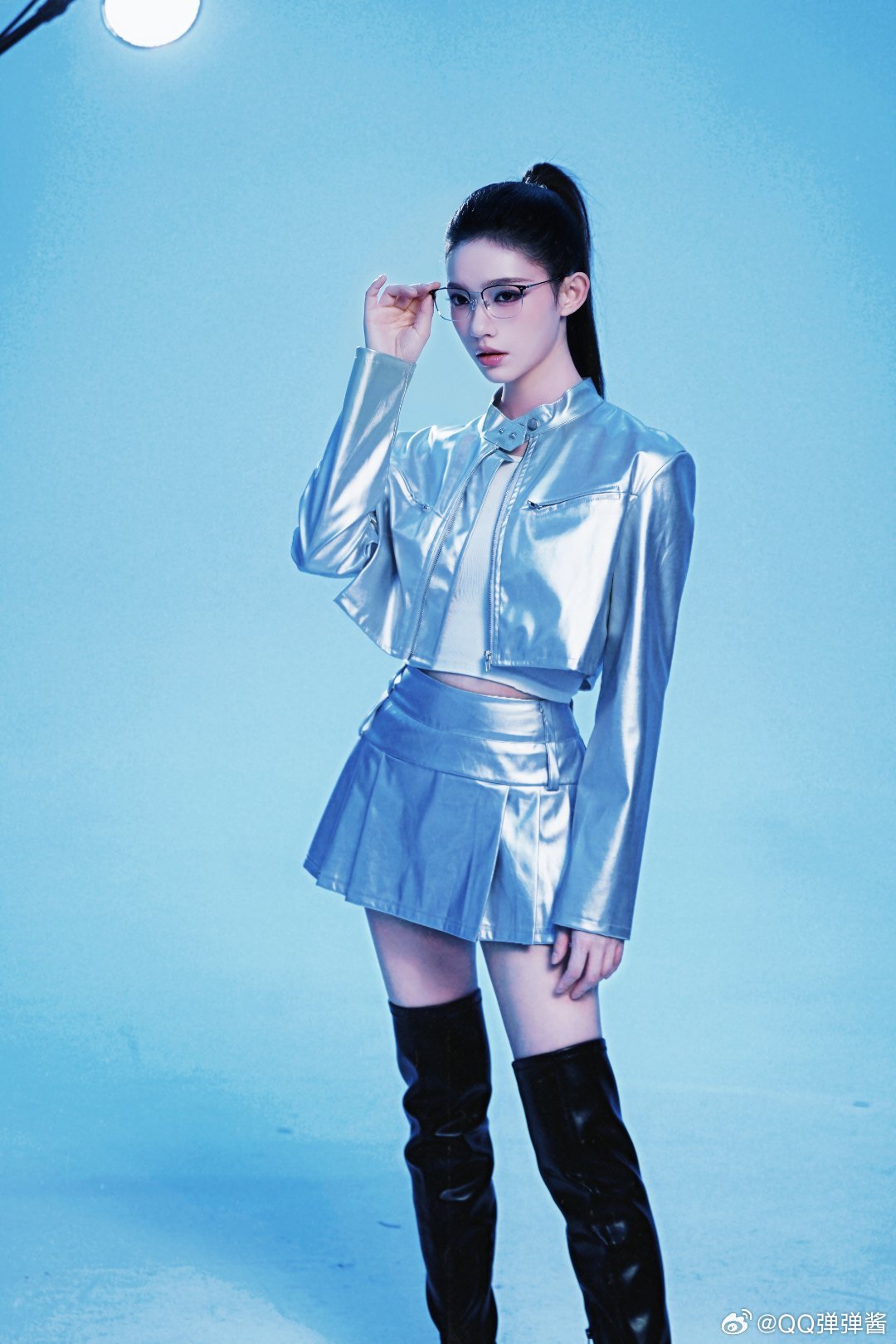 林允以轻量承载锋芒林允用自在对话风格轻量承载锋芒，自在对话风格，林允简约大气，松