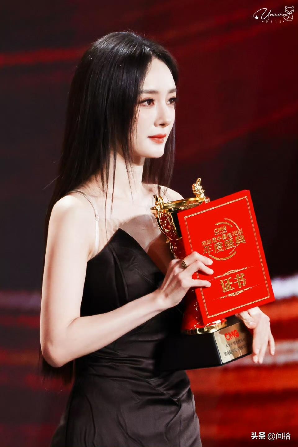 1月29日的CMG盛典太炸了！杨幂凭《生万物》宁绣绣一角，和孙俪共享“总台视后”