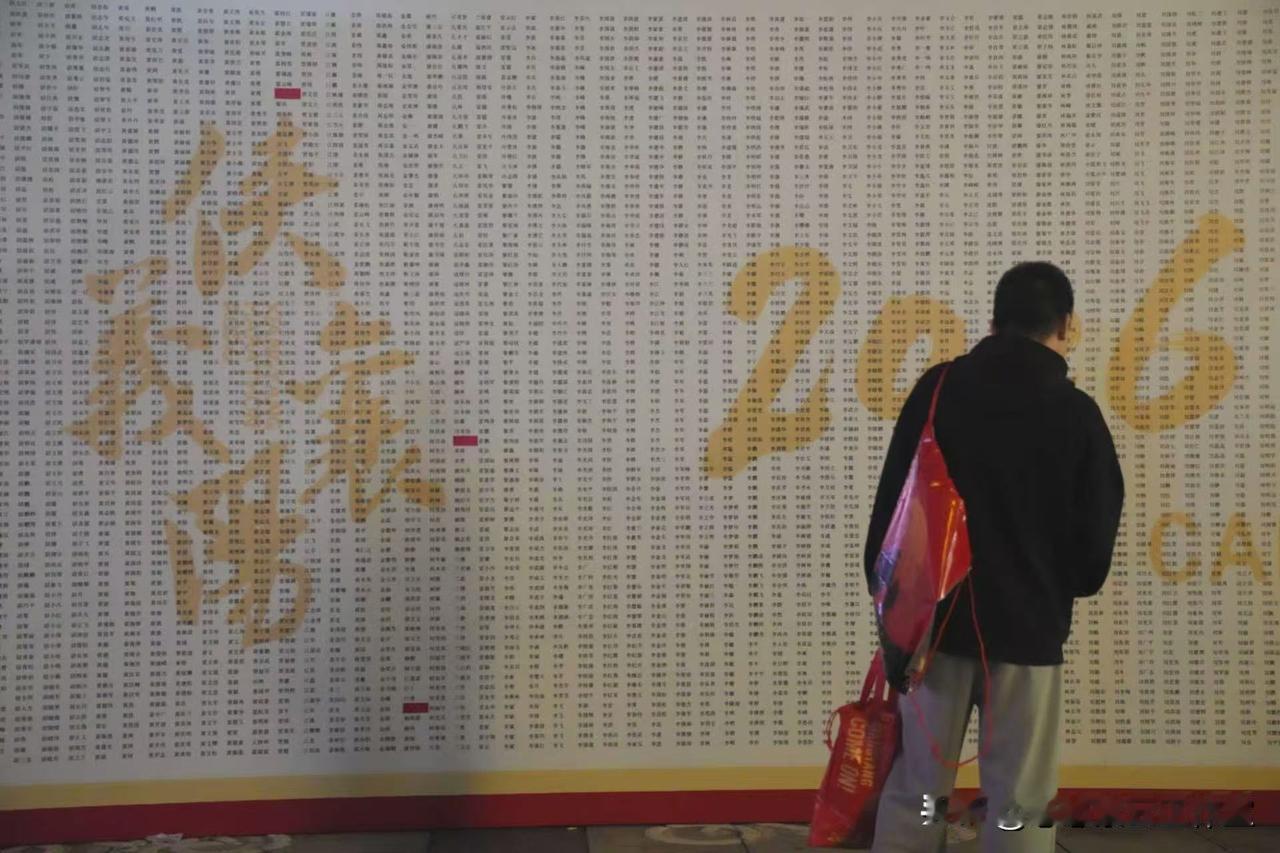 距离2026襄阳马拉松开赛只剩2天，全城筹备进入最后的冲刺阶段。赛道布置、交通疏