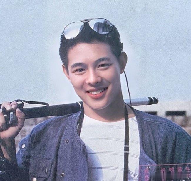 8090后童年里都有一个李连杰看到李连杰聊自己的经典角色，瞬间破防！8090 后