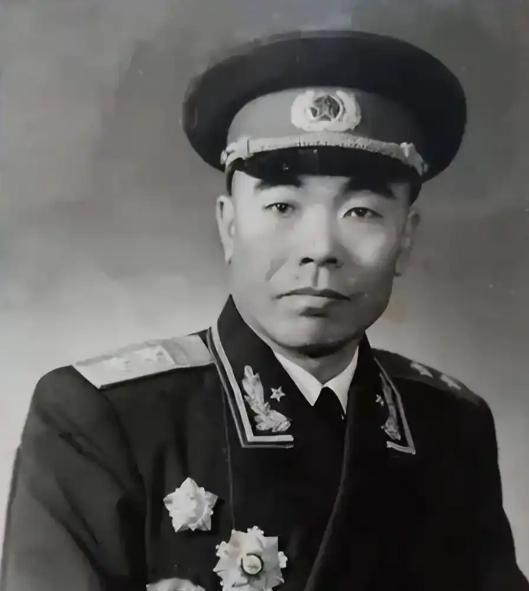 1948年，曾泽生在长春起义后，蒋介石气坏了，当即给北平宪兵团下了密令：“立即逮